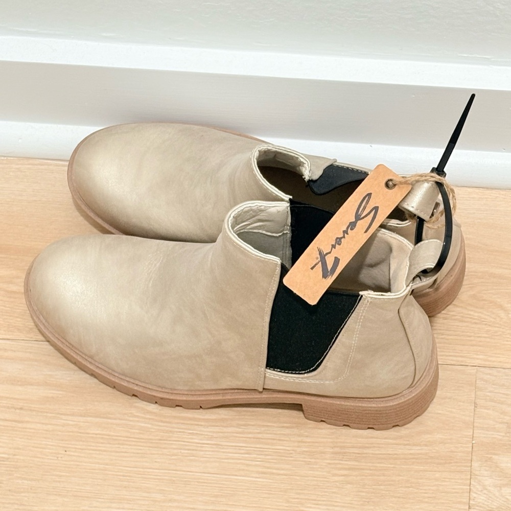 Gold Boots Seven7 Billie Ankle Booties Pull-On Platform Womans Size 10 JJ3346